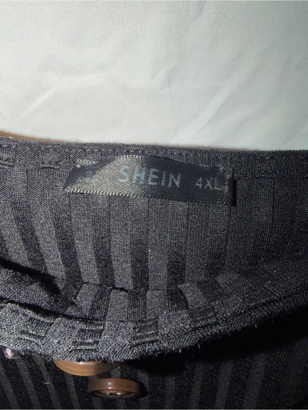 SHEIN Black Ribbed Button-Front Tank Top - Picture 4 of 6